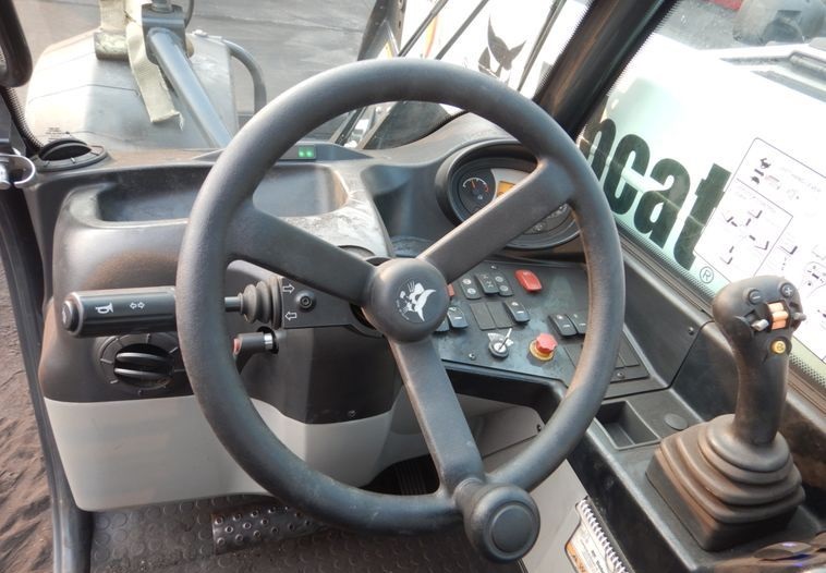 2018 BOBCAT V519 TELEHANDLER gallery