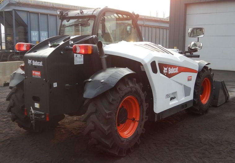 2018 BOBCAT V519 TELEHANDLER gallery