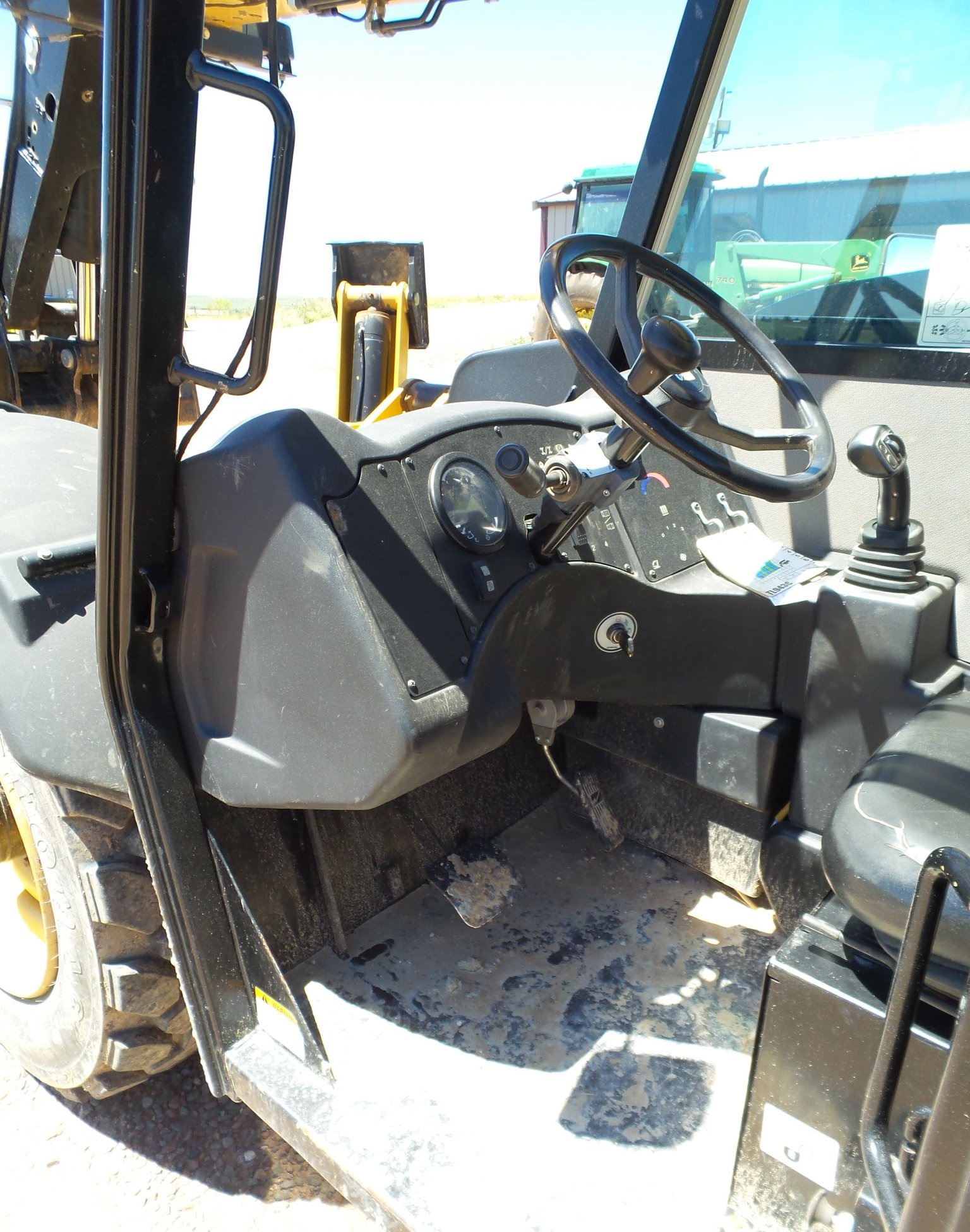 2013 Caterpillar TL943C Telehandler gallery