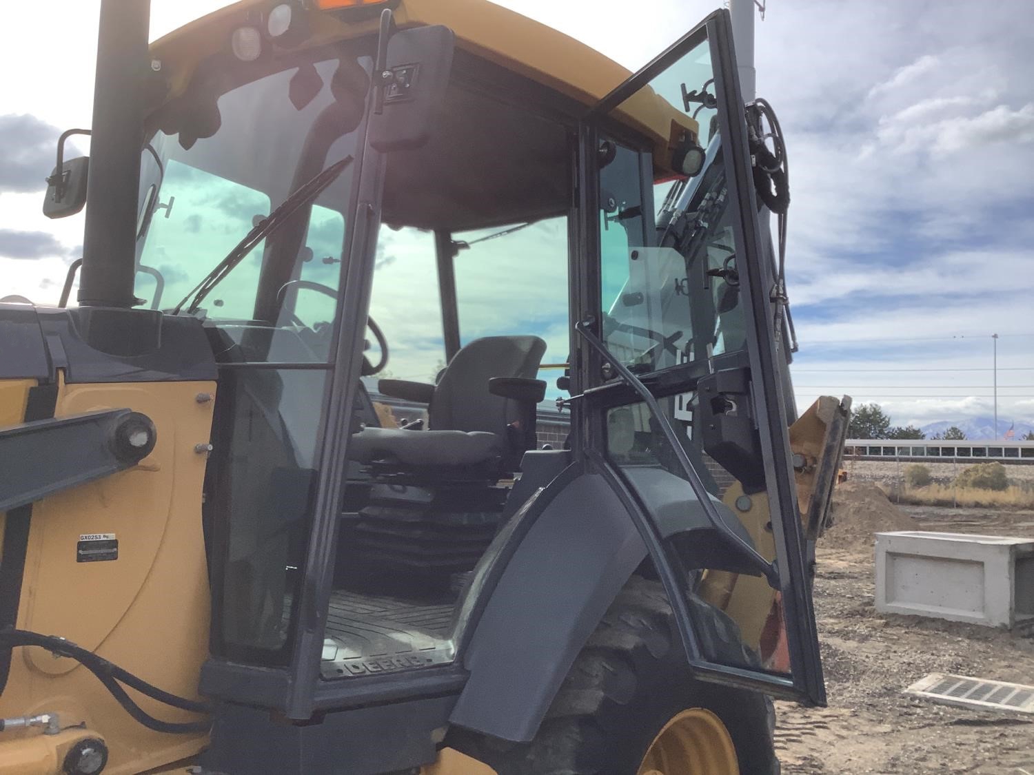 2015 John Deere 310SL Backhoe gallery