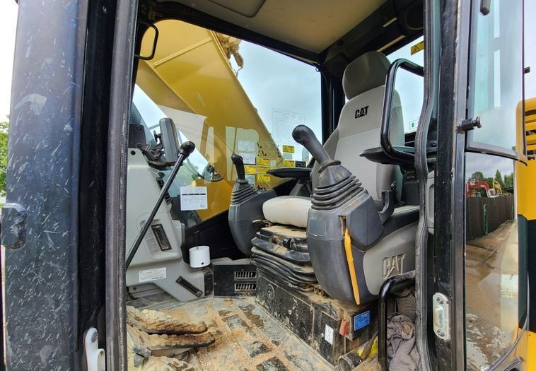 2014 Caterpillar 321D LCR Excavator gallery