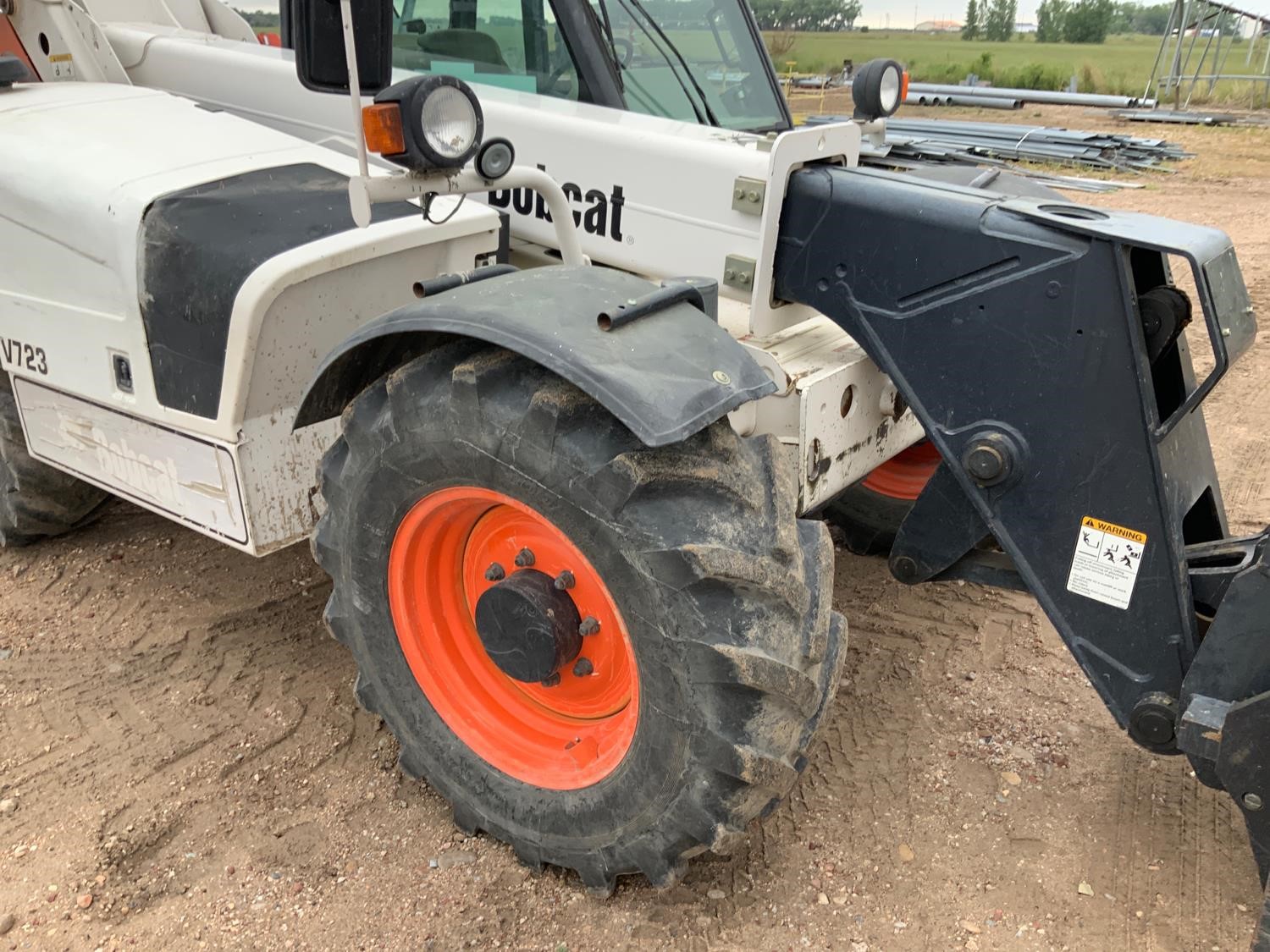 2010 Bobcat V723 Telehandler gallery