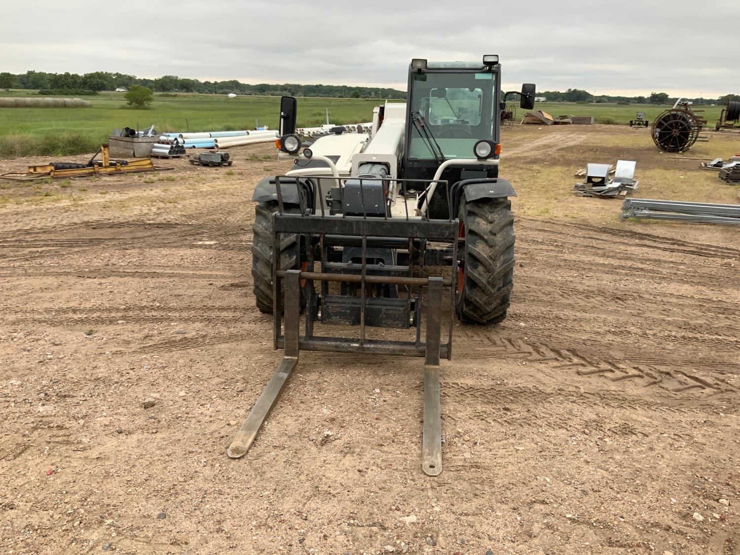 2010 Bobcat V723 Telehandler gallery