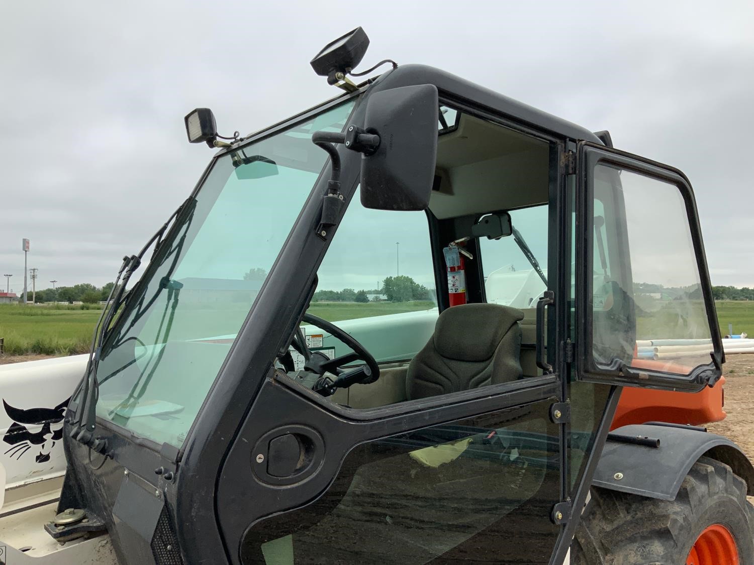 2010 Bobcat V723 Telehandler gallery