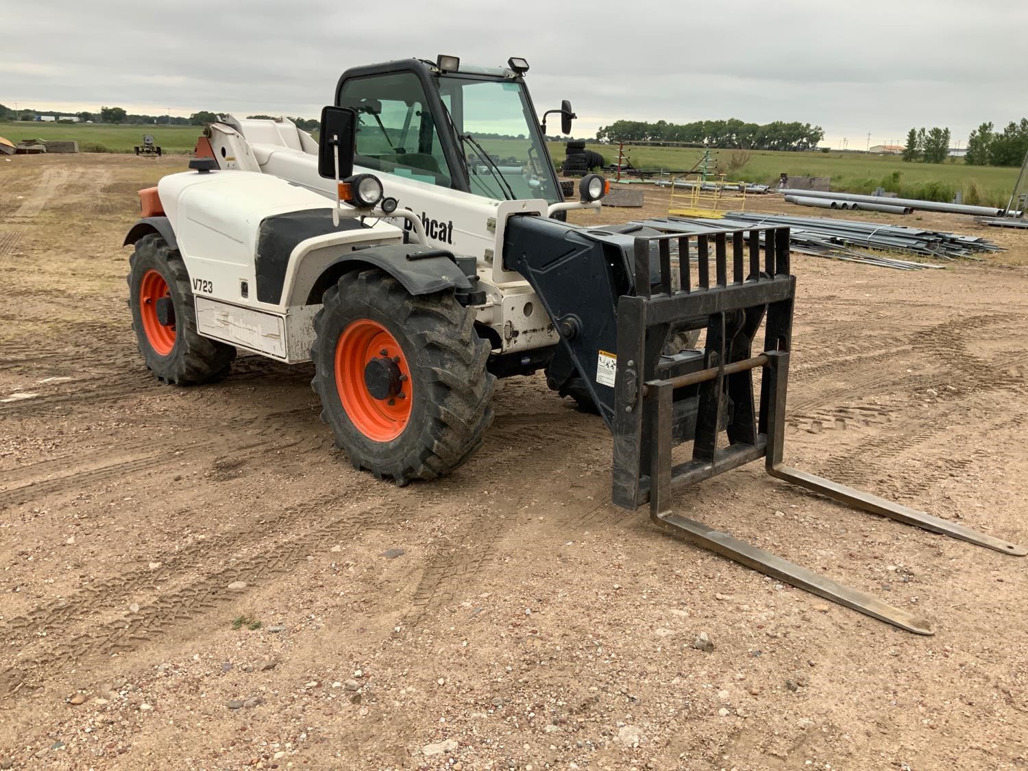 2010 Bobcat V723 Telehandler gallery