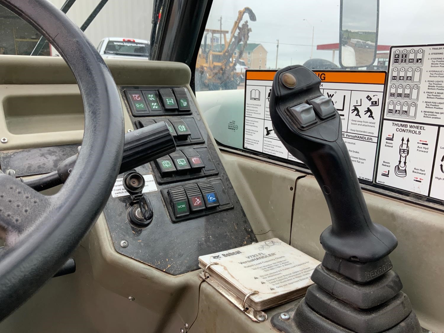 2010 Bobcat V723 Telehandler gallery