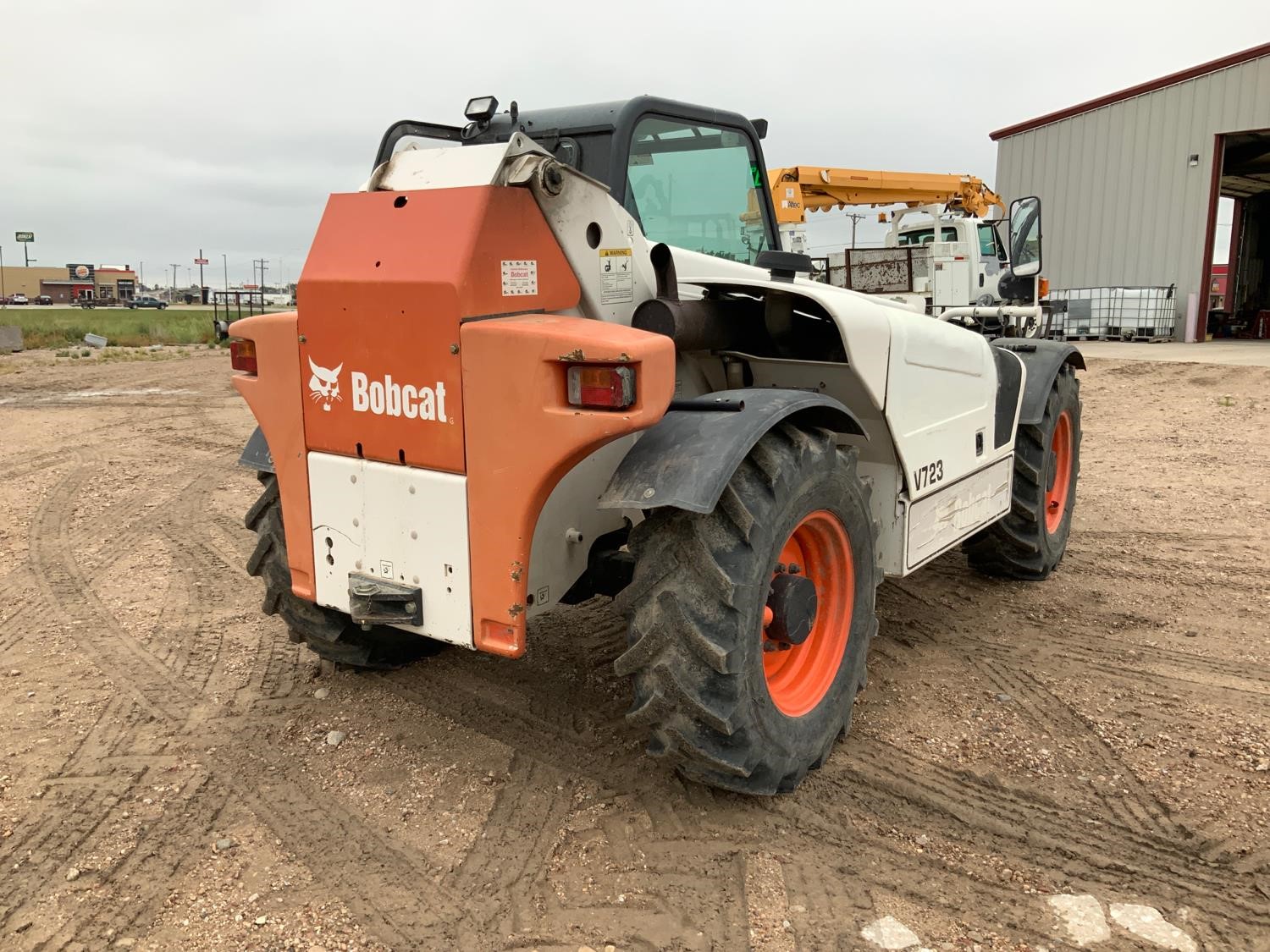 2010 Bobcat V723 Telehandler gallery