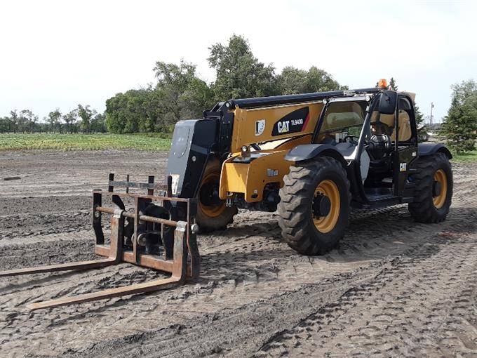 2016 Caterpillar TL943D Telehandler gallery