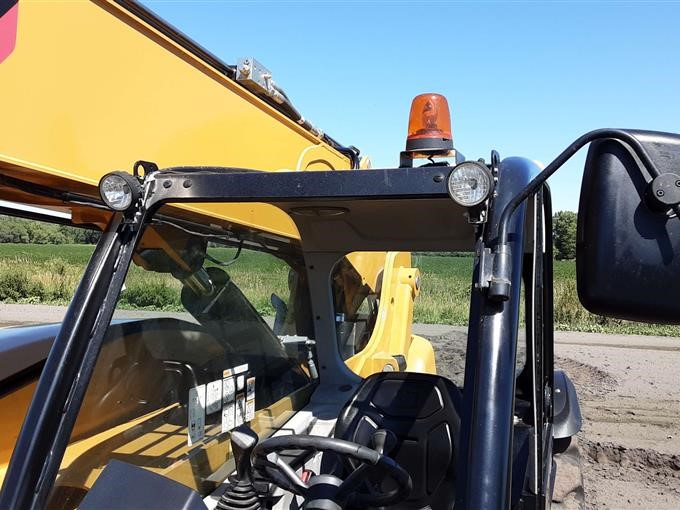 2016 Caterpillar TL943D Telehandler gallery