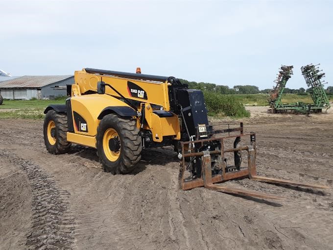 2016 Caterpillar TL943D Telehandler gallery