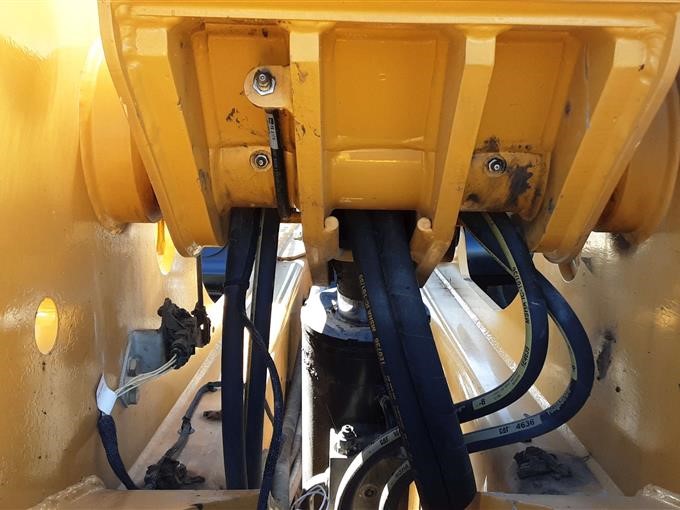 2016 Caterpillar TL943D Telehandler gallery