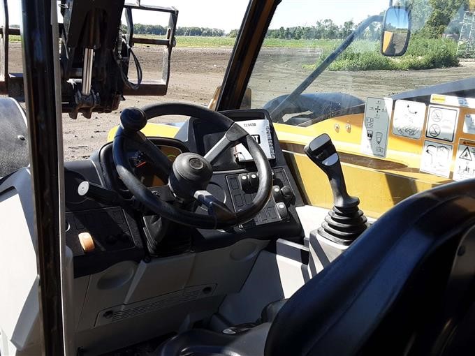 2016 Caterpillar TL943D Telehandler gallery