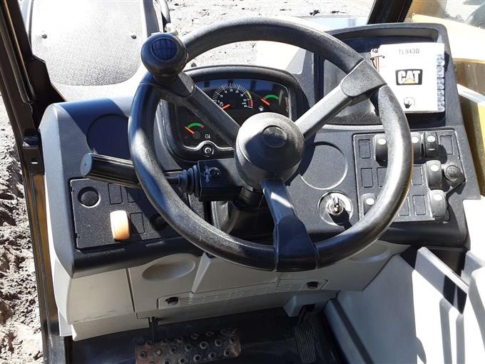 2016 Caterpillar TL943D Telehandler gallery