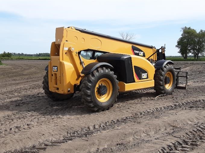 2016 Caterpillar TL943D Telehandler gallery