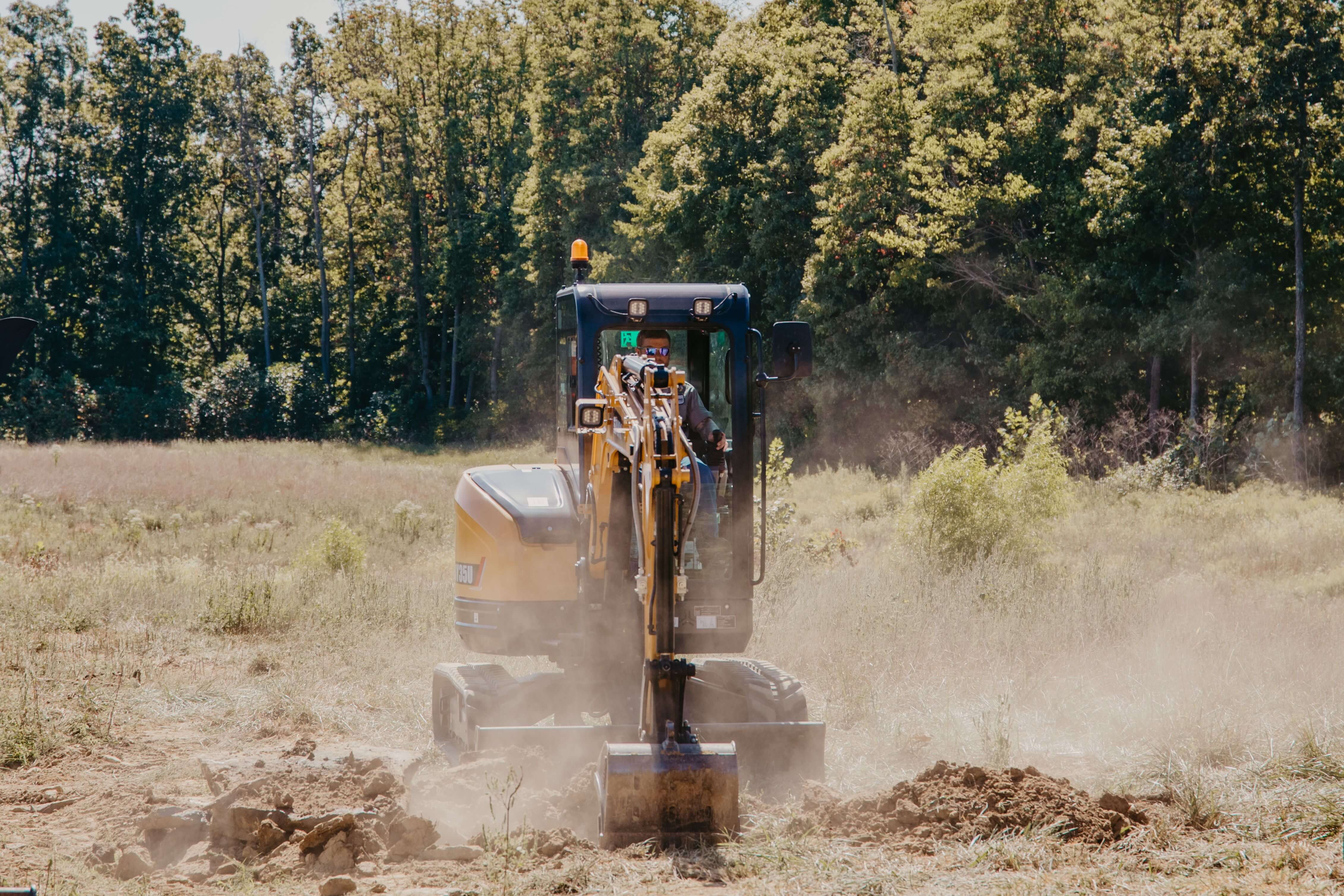How much does a mini excavator weigh? Choosing the right size