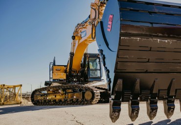 Heavyweights of Excavation: Comparing the SANY SY750H and Cat 374