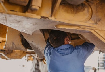 Maximizing Lifespan and Efficiency: The Case for Regular Heavy Equipment Maintenance